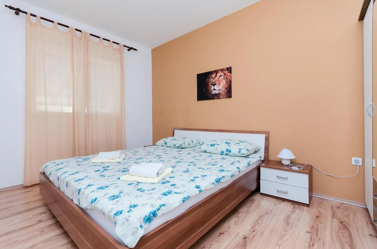 Apartments Nada Palit